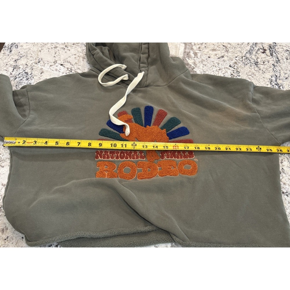 National Finals Rodeo Women's NFR Cut Off Sweatshirt Sz M Horse DAMAGE READ - Picture 12 of 13